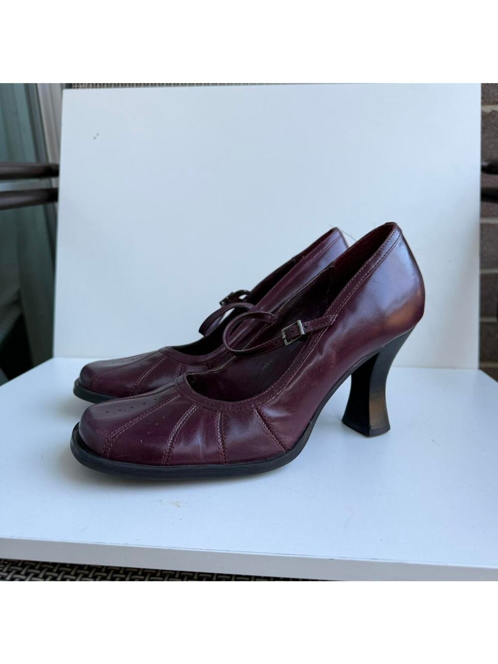 Burgundy leather mary jane heels pumps
